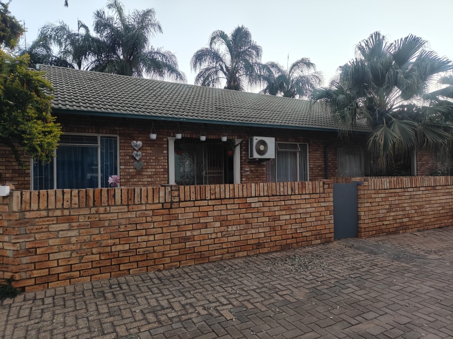 2 Bedroom Property for Sale in Rustenburg Central North West